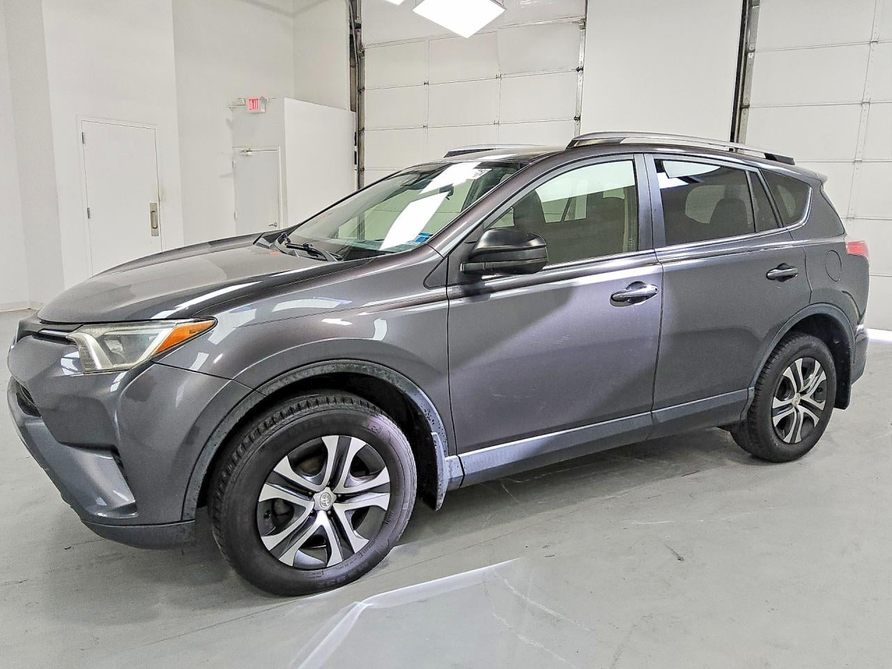 2018 TOYOTA RAV4 LE | JTMBFREV7JJ237919 | UPCARS