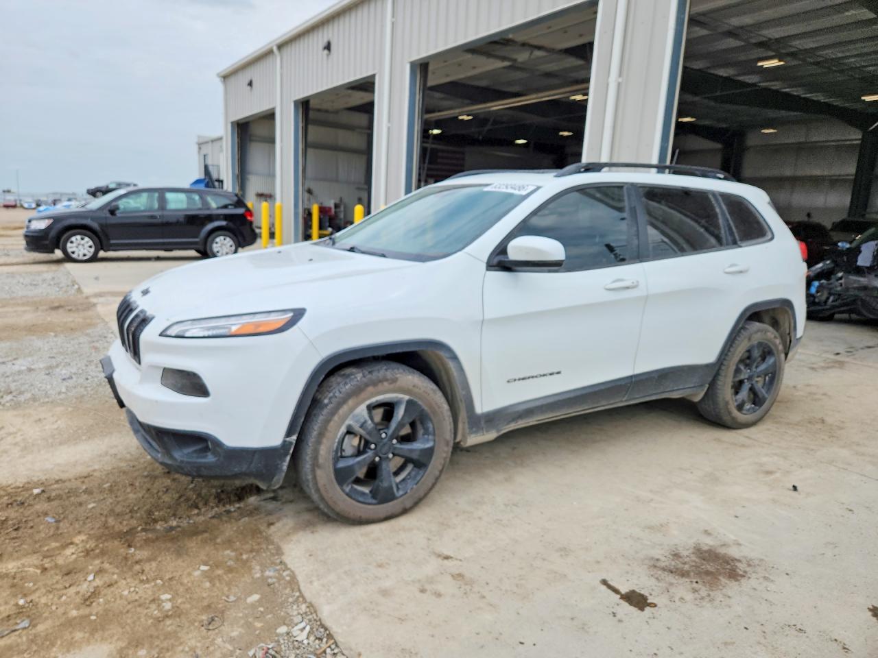 2016 JEEP CHEROKEE LATITUDE | 1C4PJMCS7GW232120 | UPCARS