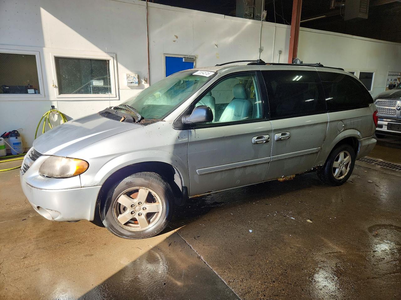 2005 DODGE GRAND CARA SXT | 2D4GP44L85R581074 | UPCARS