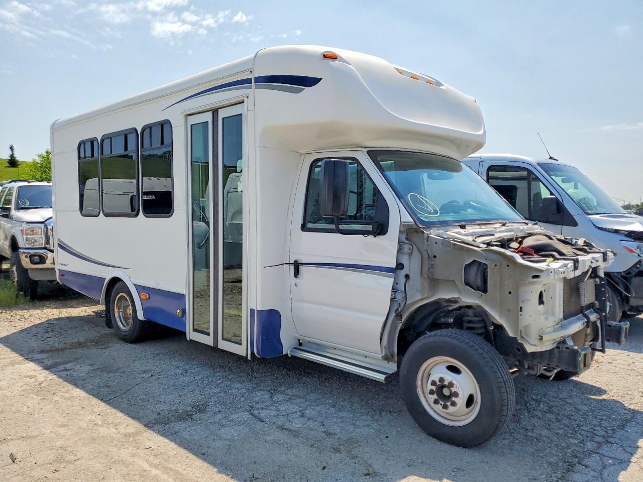 2018 FORD ECONOLINE SHUTTLE BUS | 1FDWE3FS0JDC02722 | UPCARS