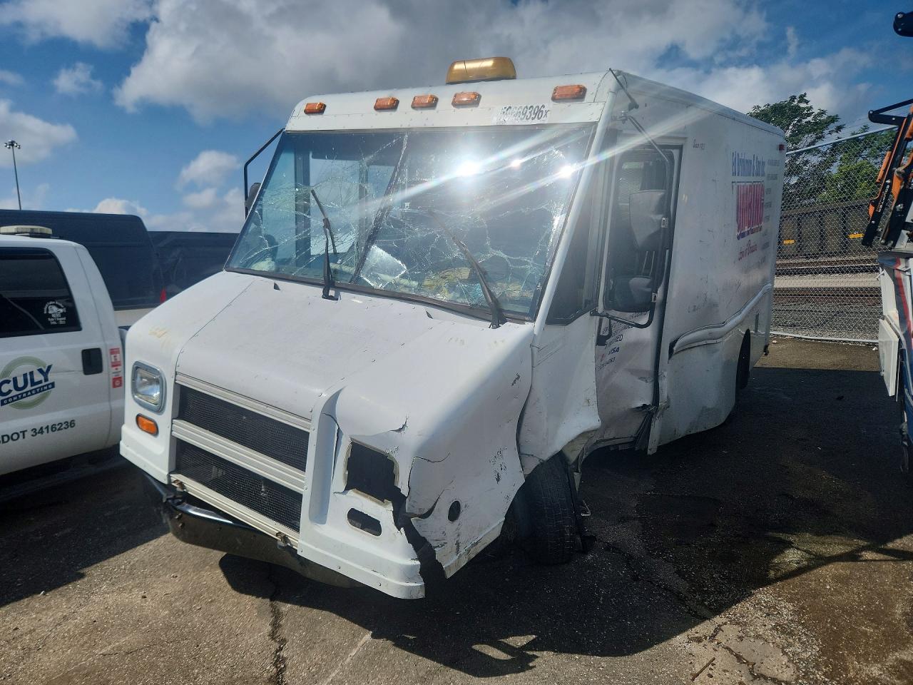 2006 FORD ECONOLIN E350 SUPER DUTY STRIPPED CHASSIS | 1FCJE39L46DA43309 | UPCARS