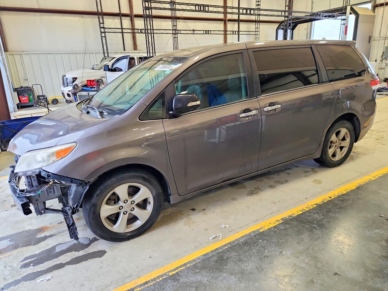 2011 TOYOTA SIENNA LE | 5TDKK3DC8BS033143 | UPCARS