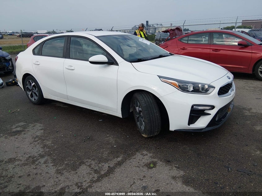 2019 KIA FORTE LXS | 3KPF24AD8KE125674 | UPCARS