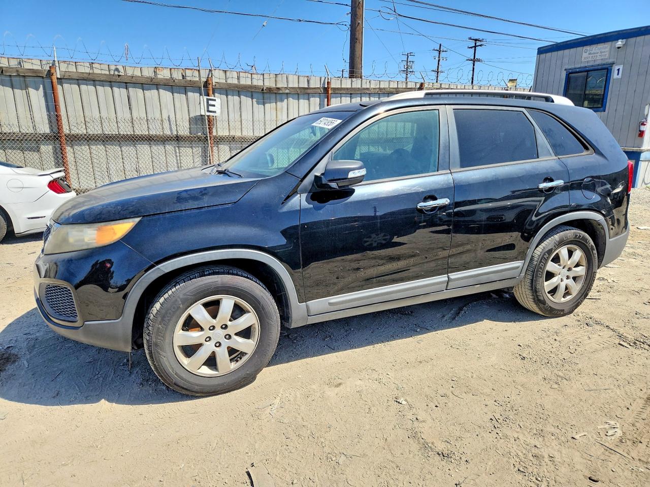 2011 KIA SORENTO LX | 5XYKT4A25BG179723 | UPCARS