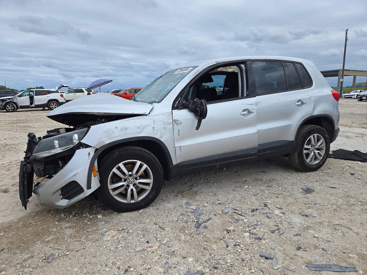 2014 VOLKSWAGEN TIGUAN S | WVGAV3AXXEW522900 | UPCARS