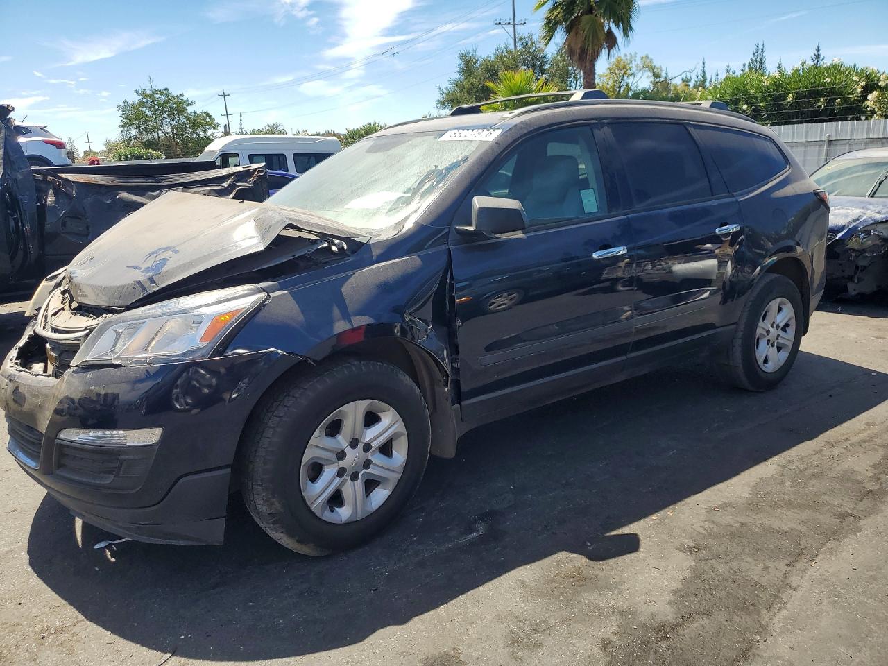 2015 CHEVROLET TRAVERSE LS | 1GNKRFED2FJ136556 | UPCARS