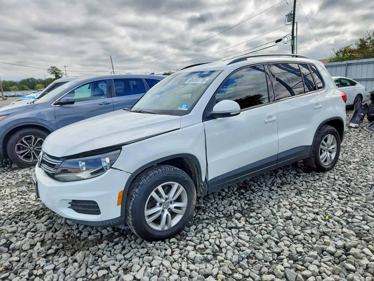 2016 VOLKSWAGEN TIGUAN S | WVGBV7AX0GK000461 | UPCARS
