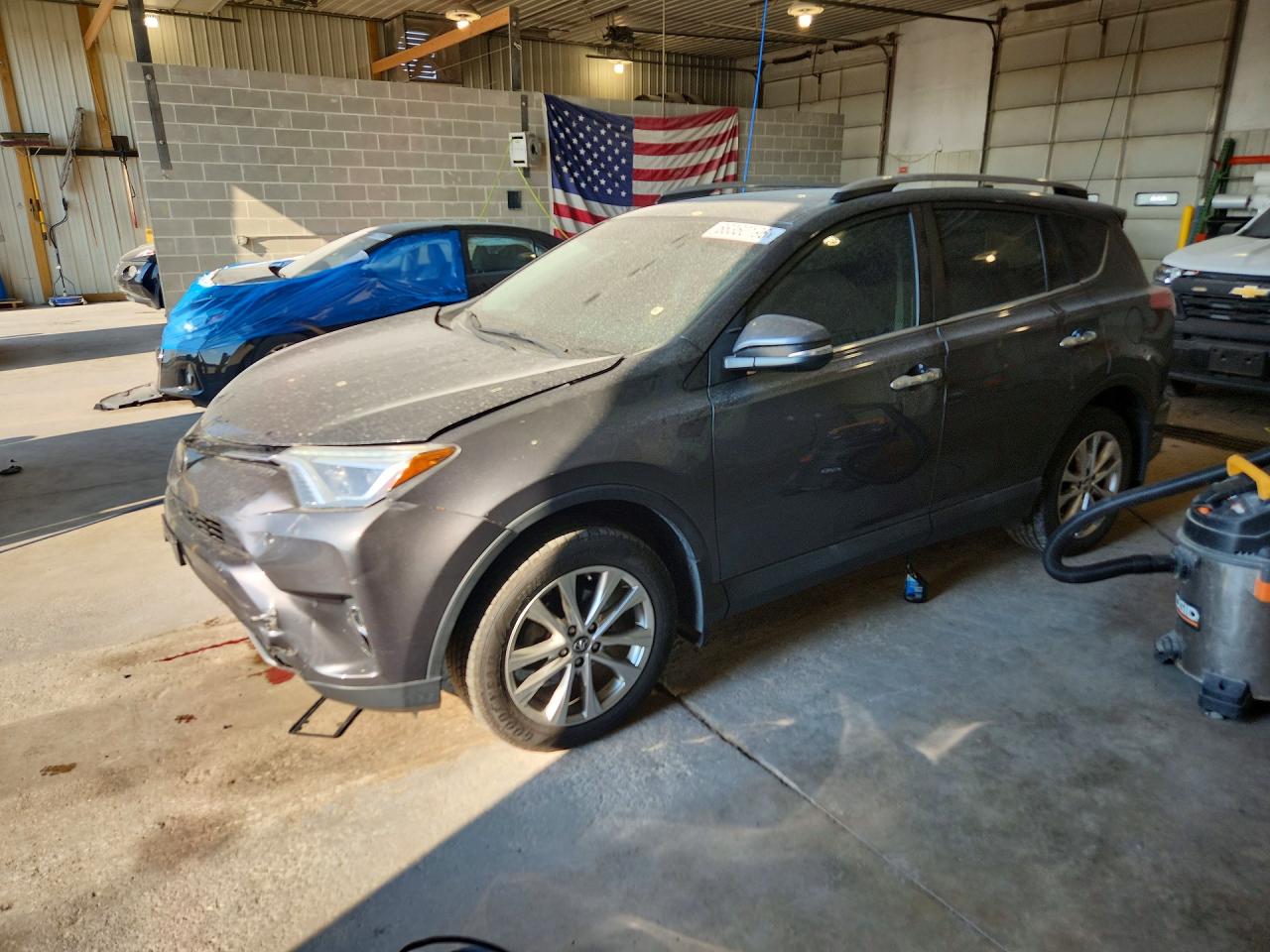 2018 TOYOTA RAV4 LIMITED | 2T3DFREV3JW857659 | UPCARS