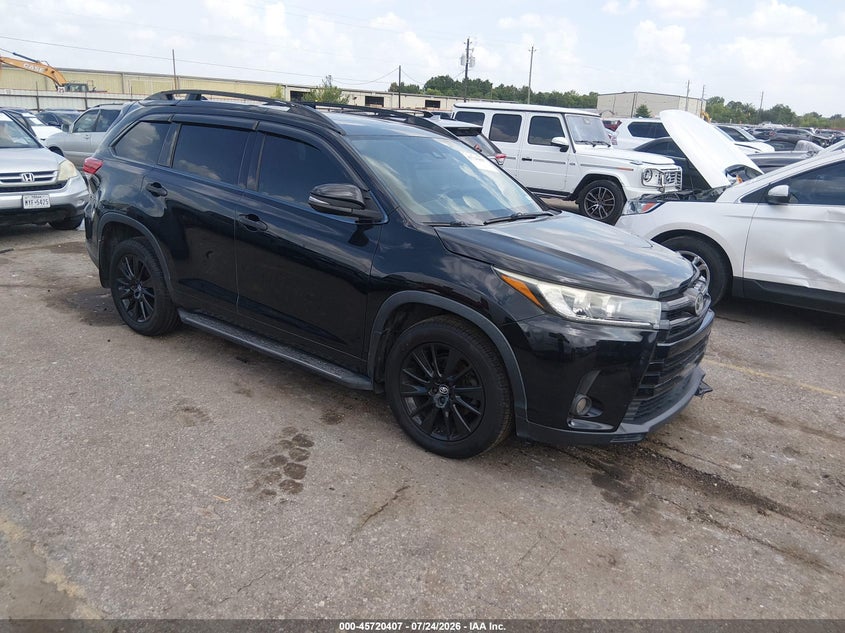 2017 TOYOTA HIGHLANDER SE | 5TDKZRFH9HS187652 | UPCARS