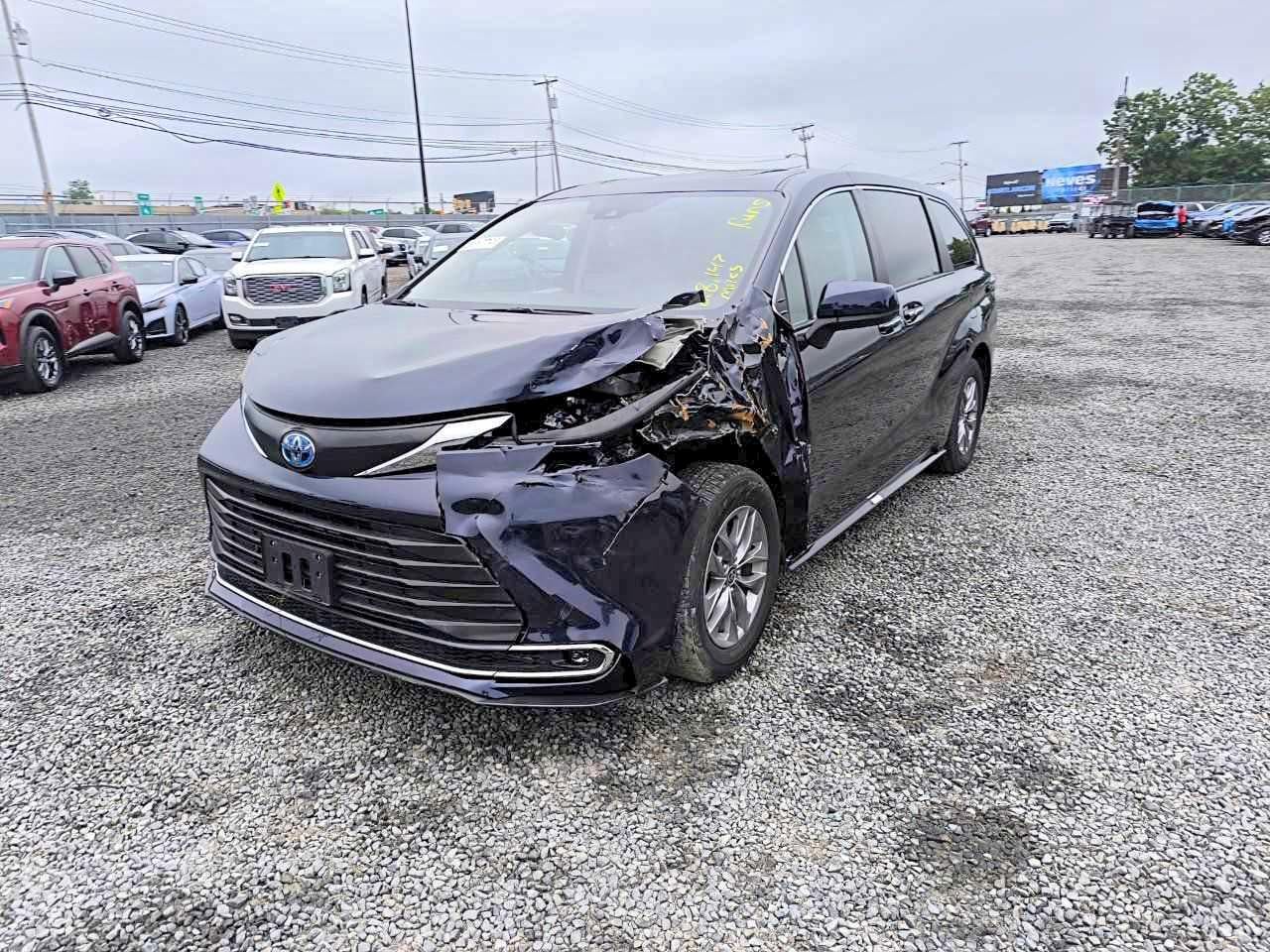 2024 TOYOTA SIENNA XLE | 5TDYRKEC2RS203599 | UPCARS