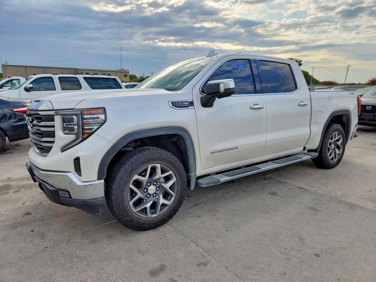 2022 GMC SIERRA K1500 SLT | 1GTUUDED6NZ636577 | UPCARS
