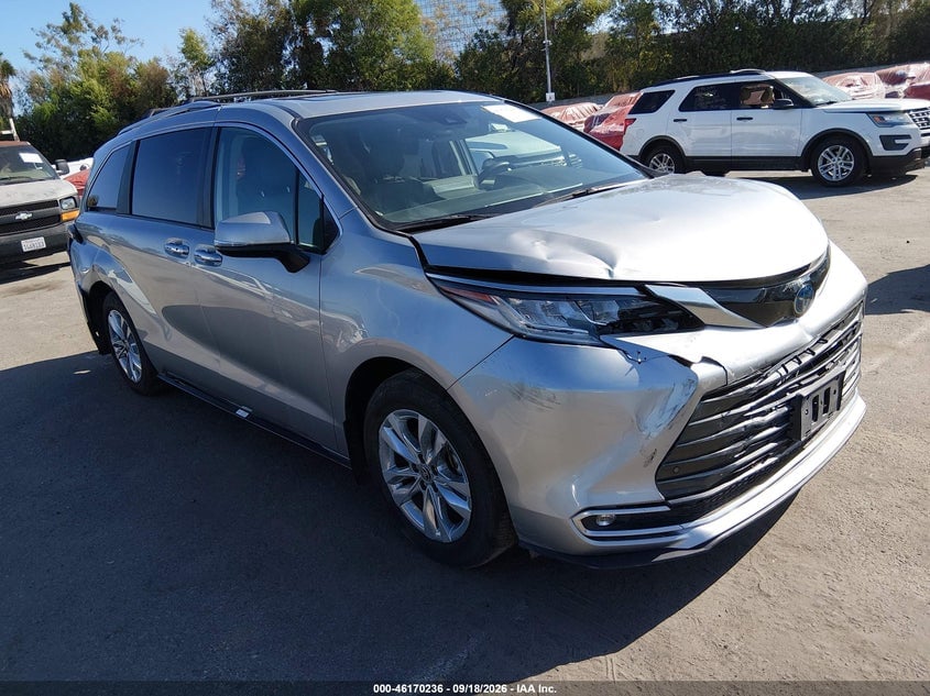 2024 TOYOTA SIENNA LIMITED | 5TDZSKFCXRS142638 | UPCARS