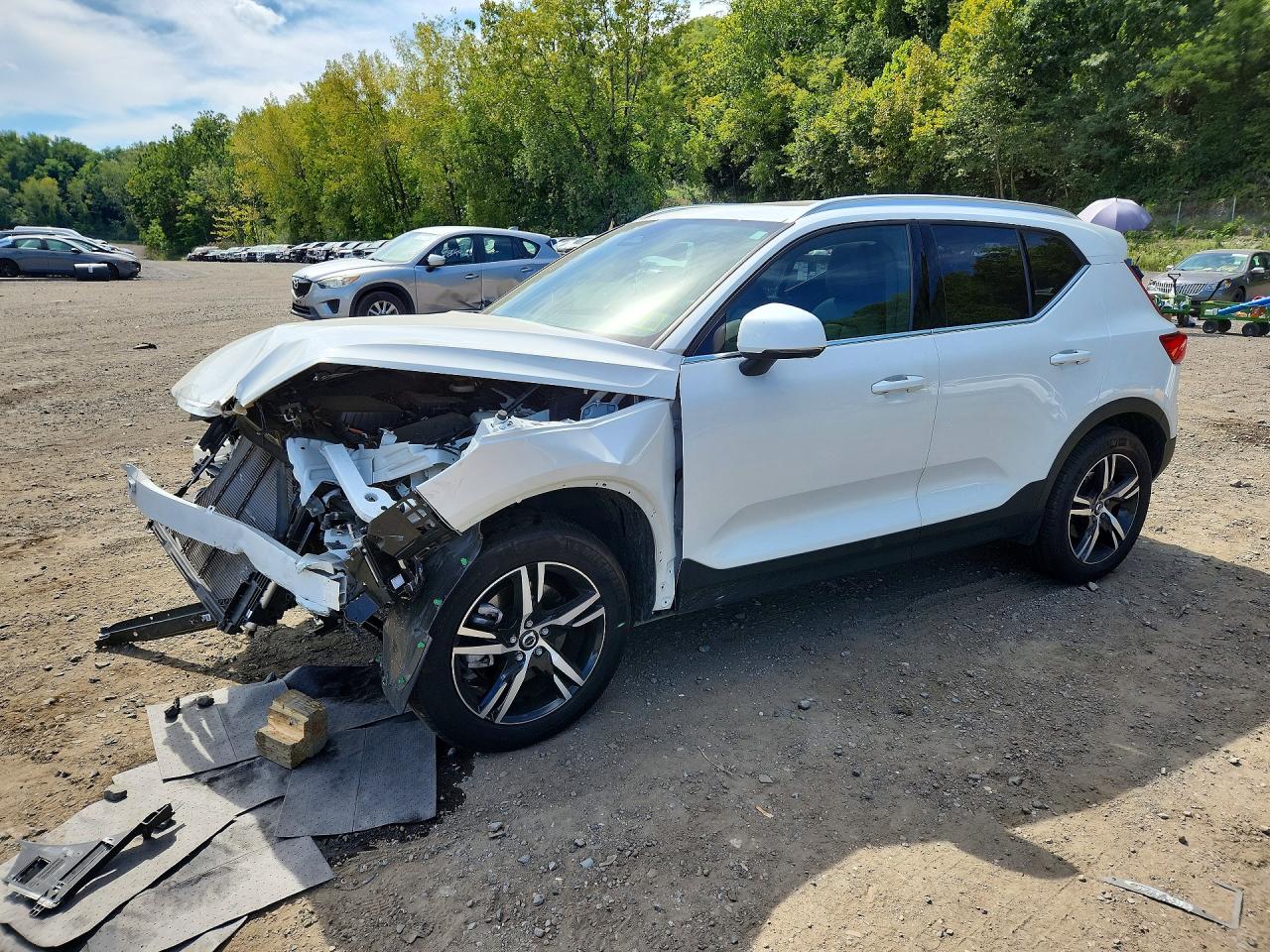 2025 VOLVO XC40 CORE | YV4L12UJ4S2576218 | UPCARS