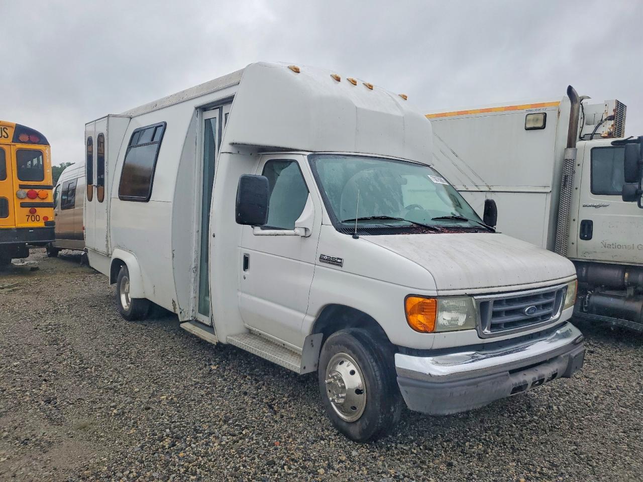 2006 FORD ECONOLIN E350 SUPER DUTY CUTAWAY VAN | 1FDWE35L16HA47608 | UPCARS
