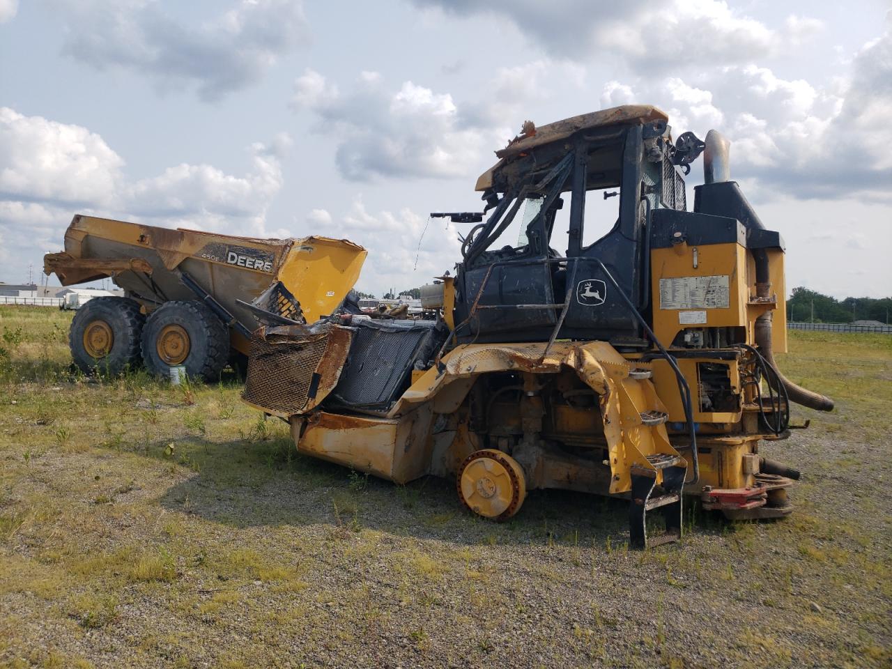 2015 JOHN DEERE TRACTOR | 1DW460ETAFF668631 | UPCARS