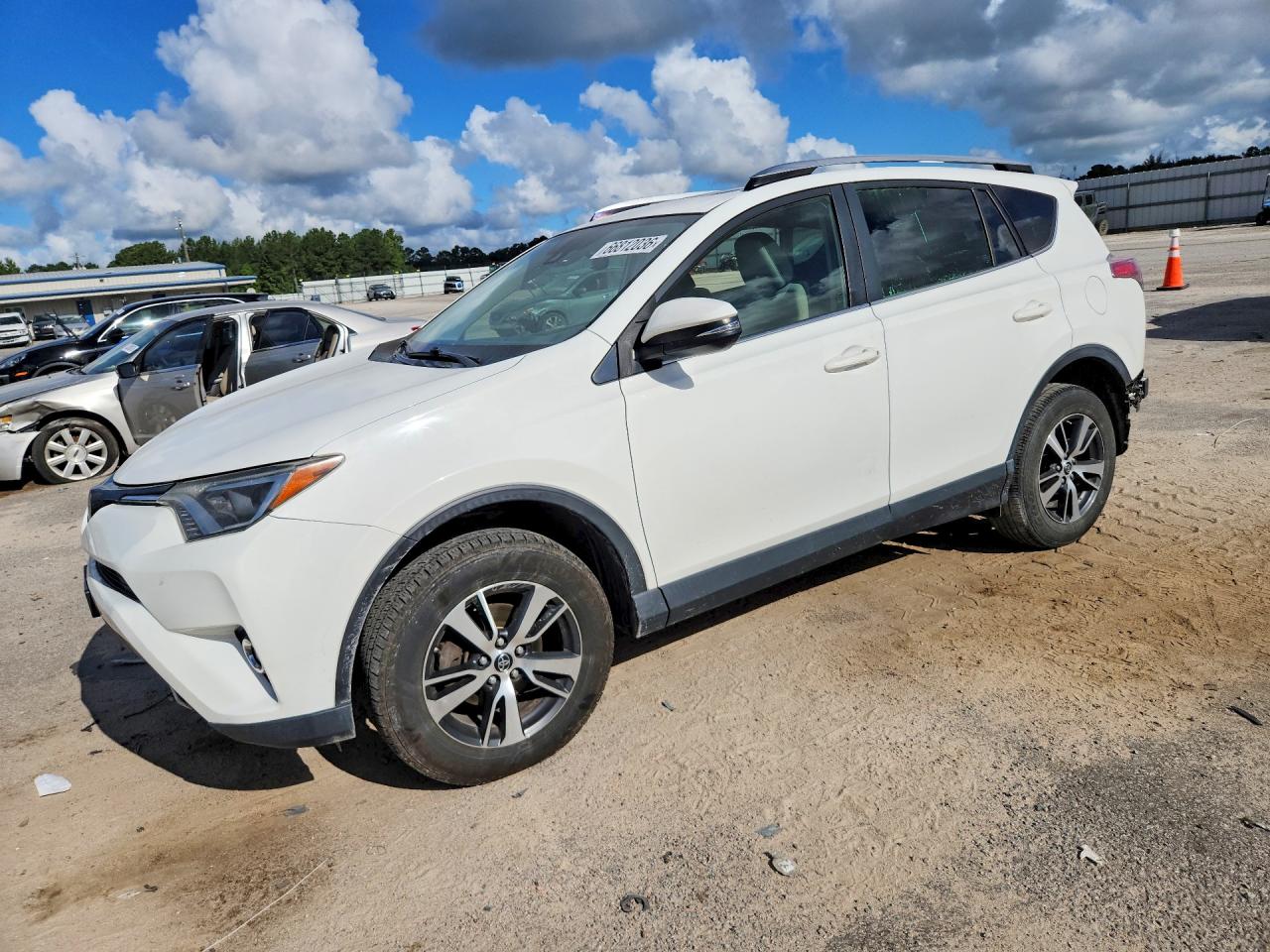 2018 TOYOTA RAV4 XLE | JTMWFREV8JJ151911 | UPCARS