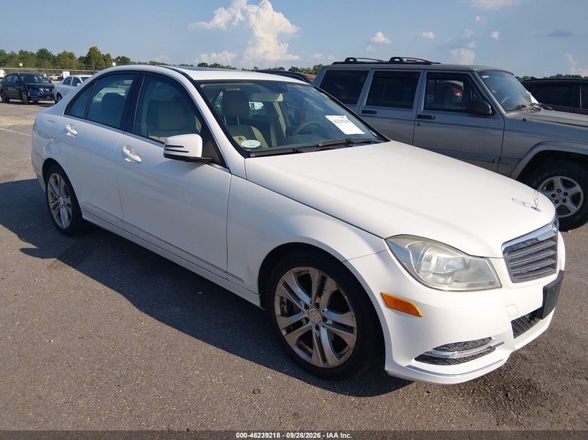2013 MERCEDES-BENZ C 250 LUXURY | WDDGF4HB1DF995620 | UPCARS