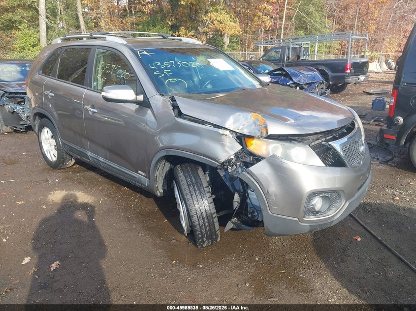 2011 KIA SORENTO LX | 5XYKTCA19BG173635 | UPCARS