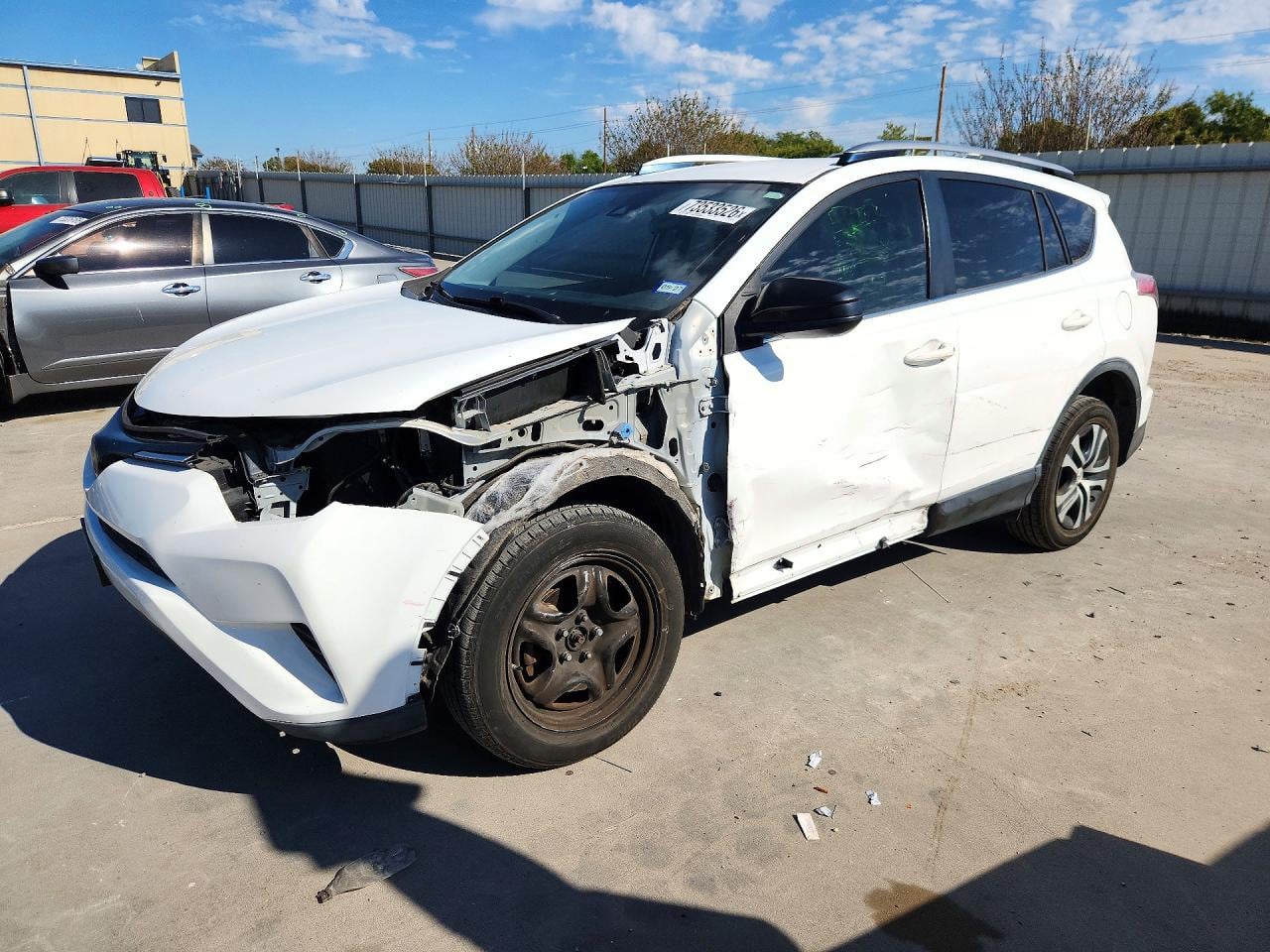 2018 TOYOTA RAV4 LE | JTMZFREV7JJ752403 | UPCARS