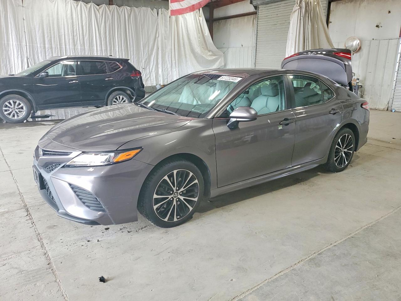 2018 TOYOTA CAMRY SE | 4T1B11HK3JU619666 | UPCARS