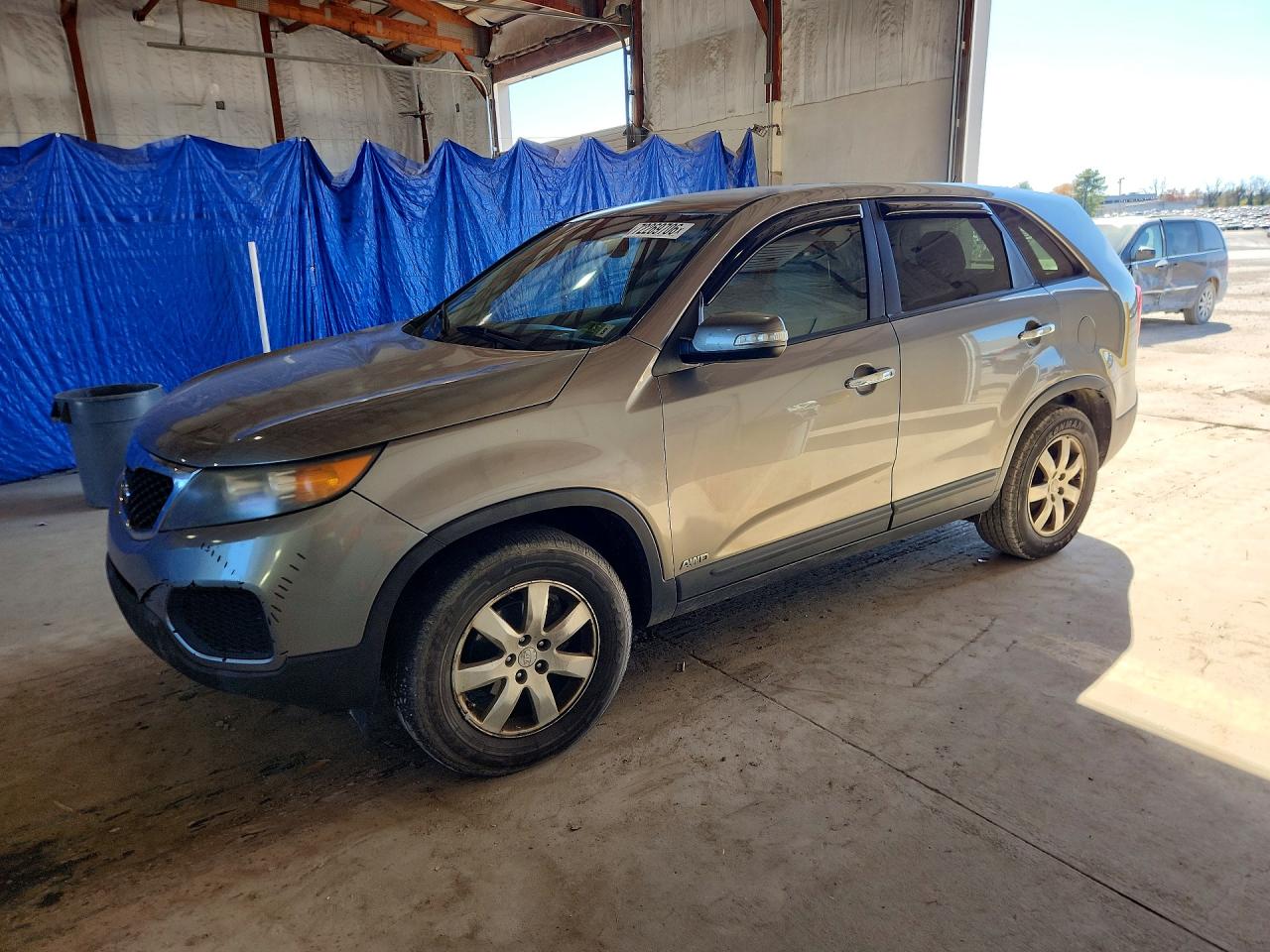 2011 KIA SORENTO LX | 5XYKTCA14BG179634 | UPCARS