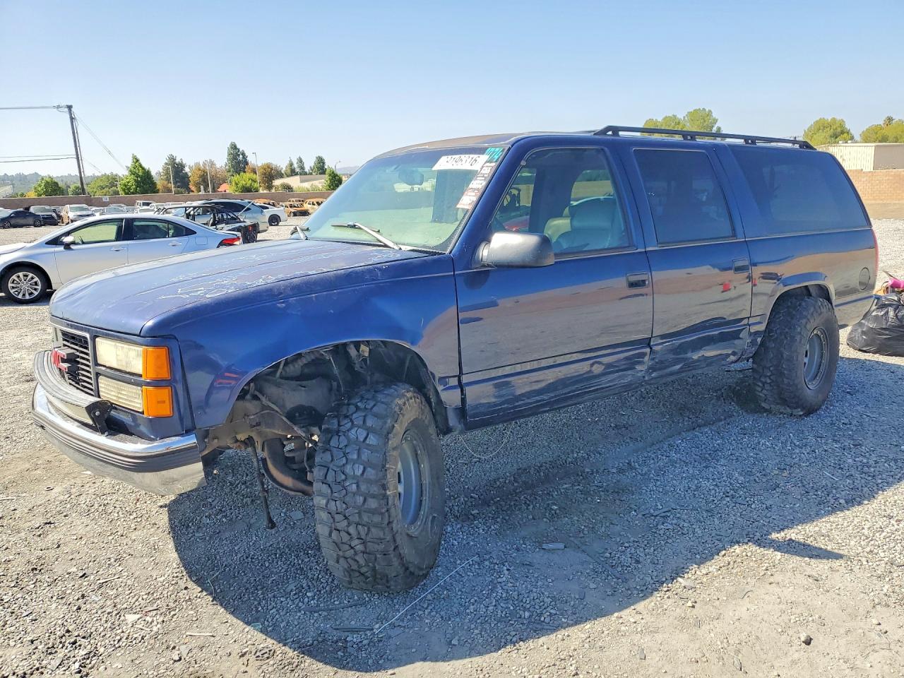 1997 GMC SUBURBAN C1500 | 1GKEC16R4VJ744912 | UPCARS