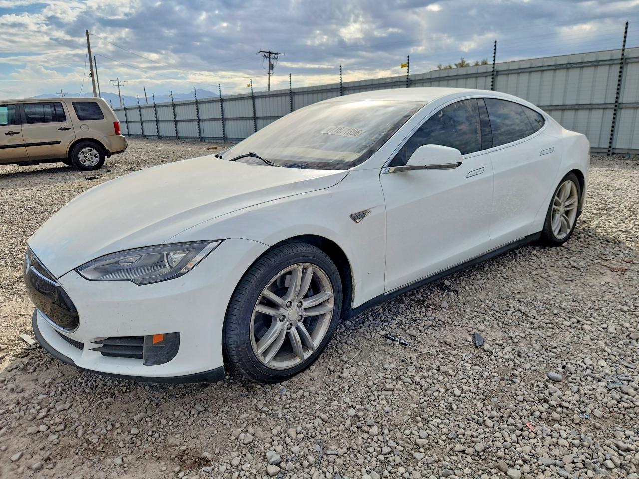 2013 TESLA MODEL S | 5YJSA1AC1DFP10231 | UPCARS