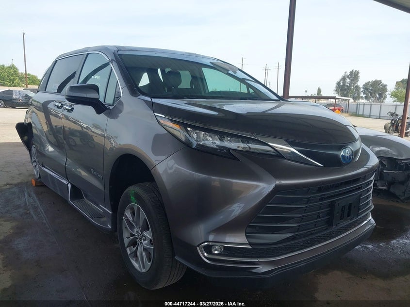 2024 TOYOTA SIENNA XLE | 5TDJRKEC0RS206602 | UPCARS