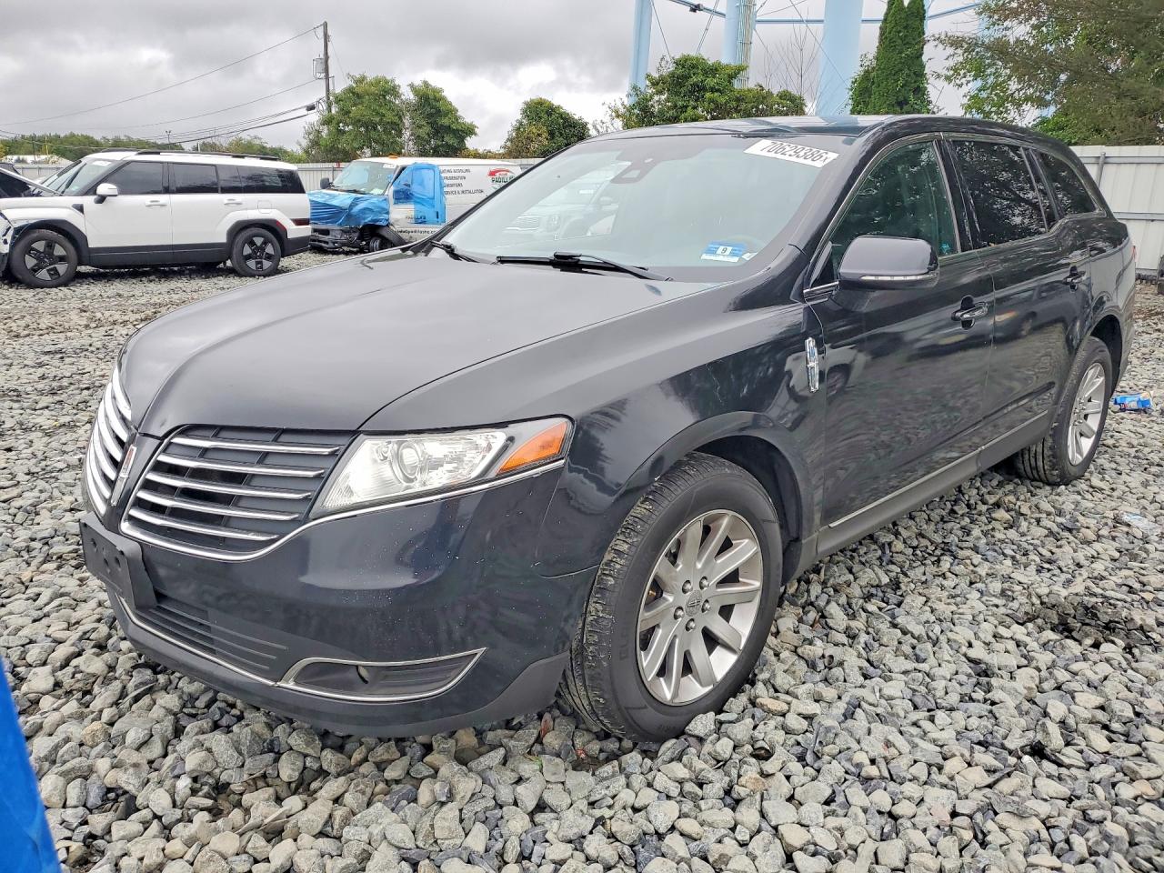 2018 LINCOLN MKT | 2LMHJ5NK2JBL00775 | UPCARS