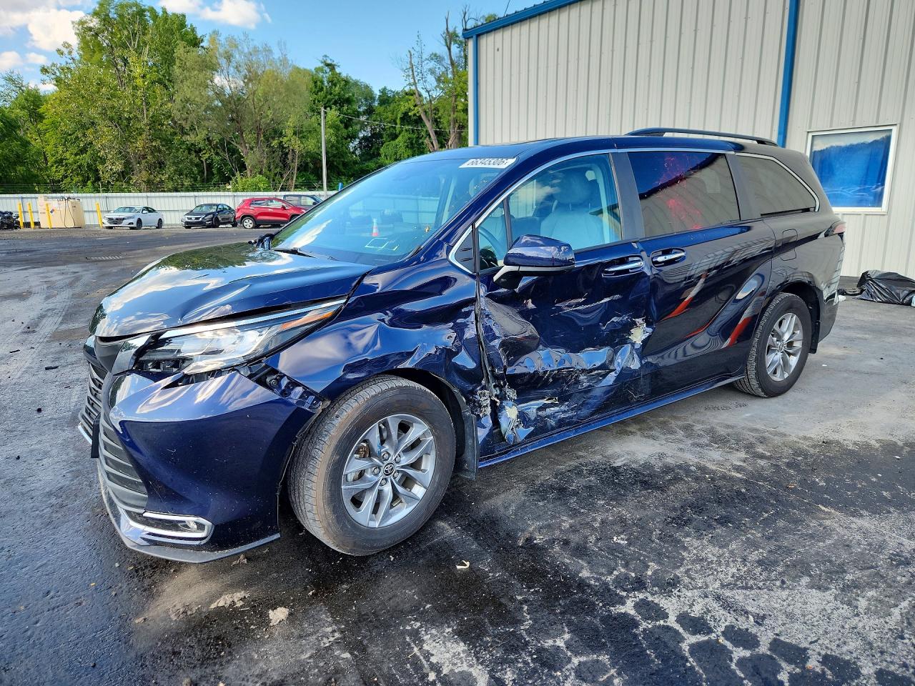 2022 TOYOTA SIENNA XLE | 5TDYSKFC5NS070639 | UPCARS