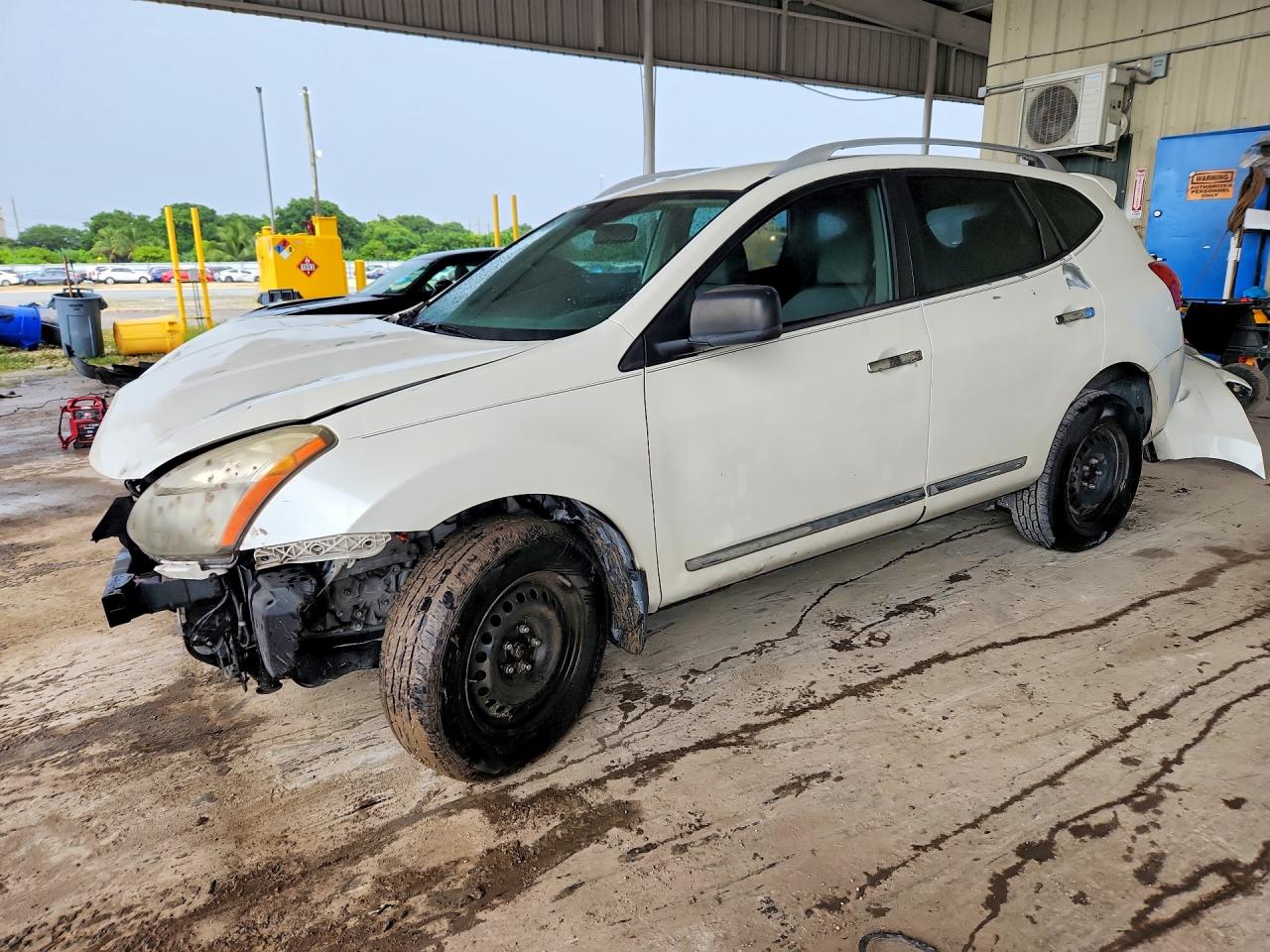 2015 NISSAN ROGUE S | JN8AS5MT0FW667872 | UPCARS