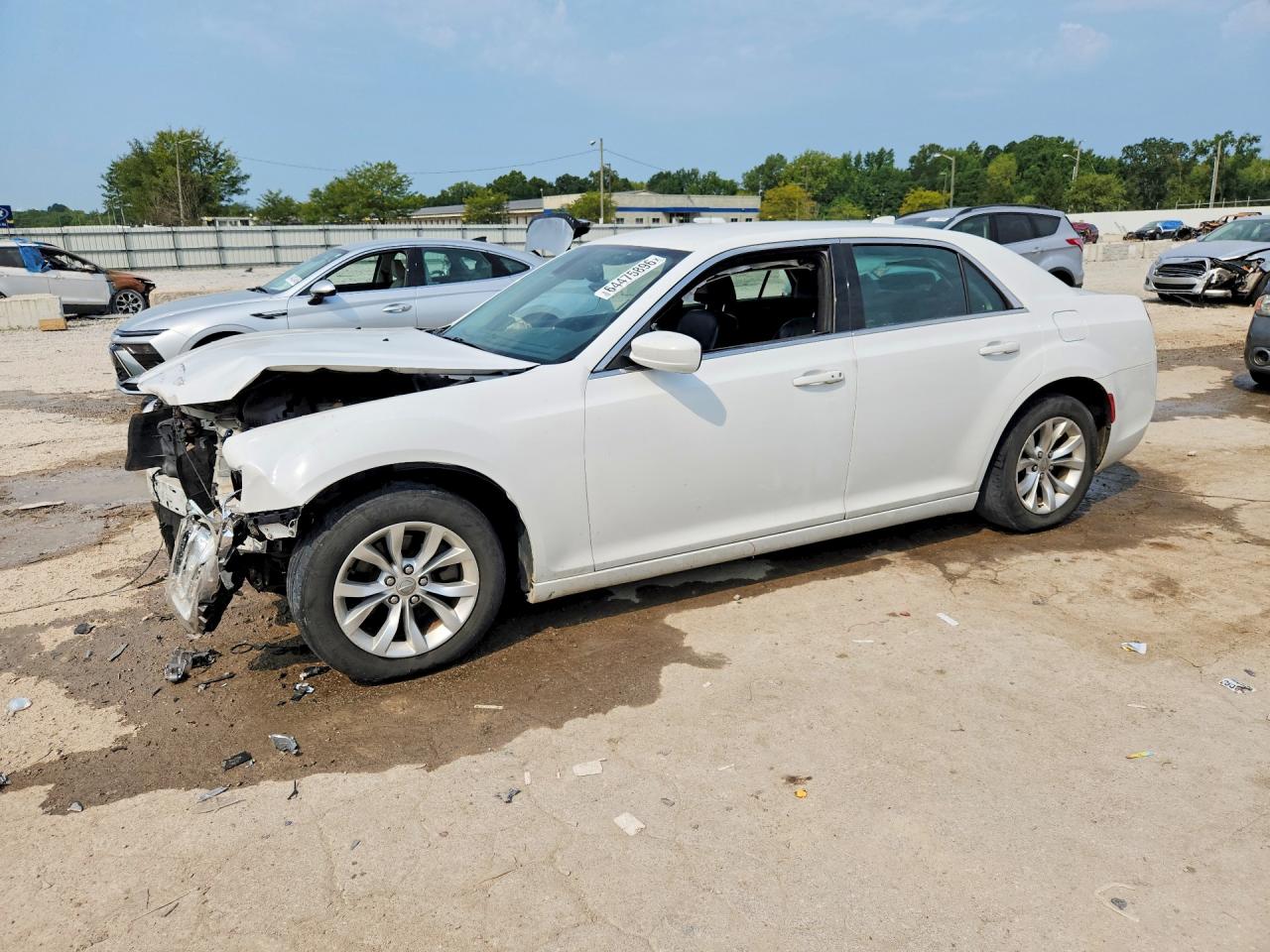 2015 CHRYSLER 300 LIMITED | 2C3CCAAG5FH818452 | UPCARS