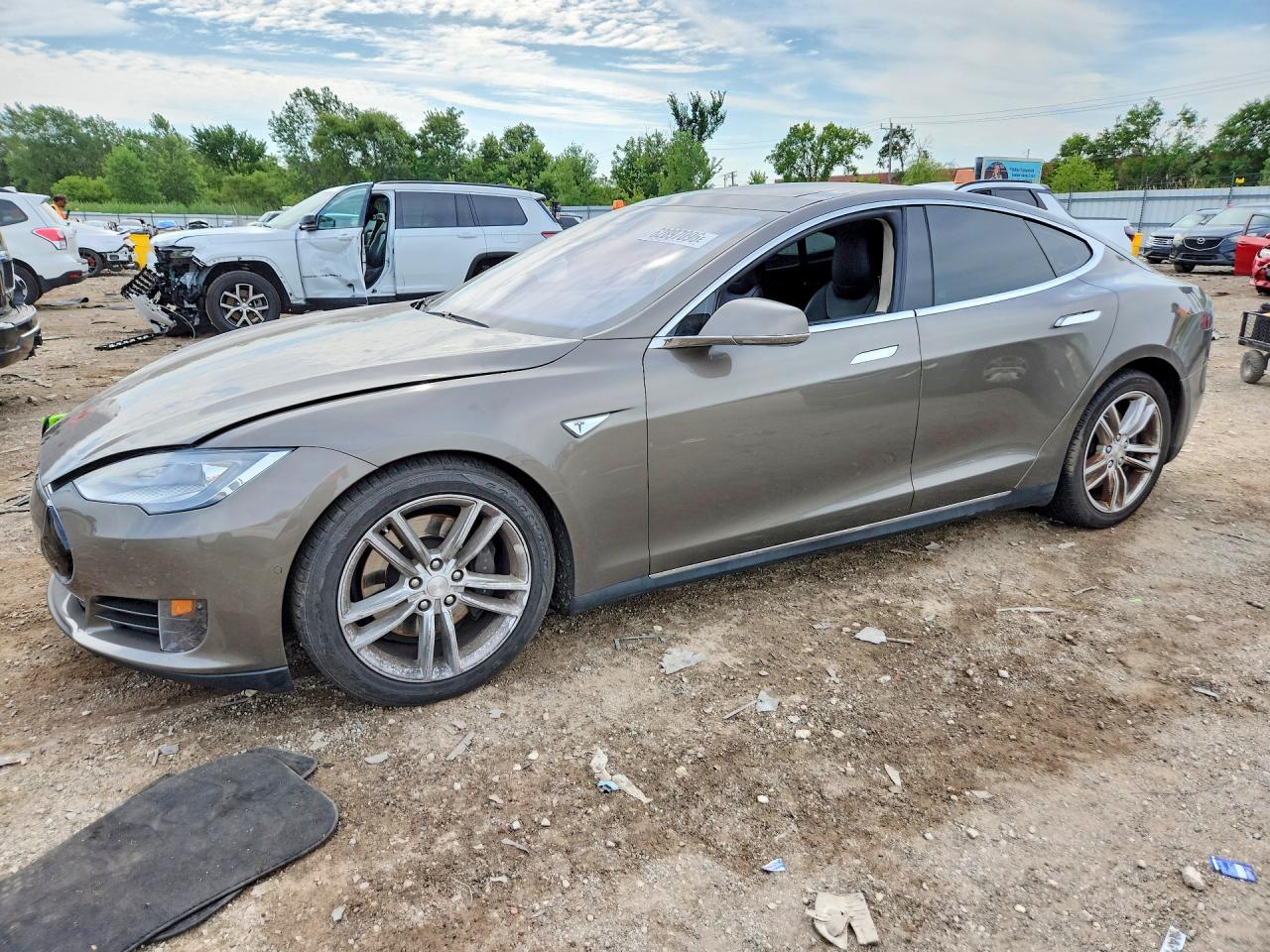 2015 TESLA MODEL S | 5YJSA1E26FF110826 | UPCARS