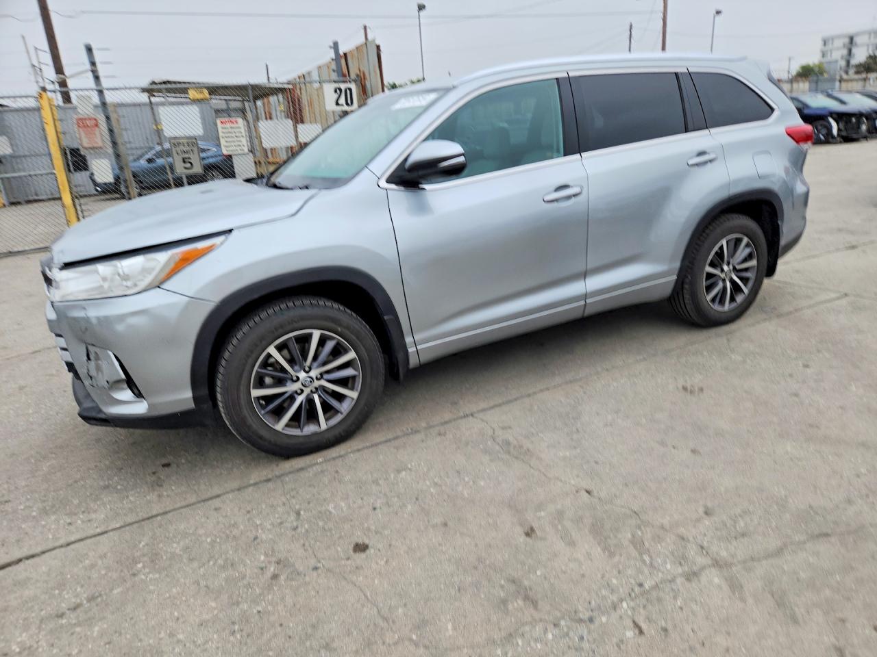 2018 TOYOTA HIGHLANDER XLE | 5TDJZRFH1JS560362 | UPCARS