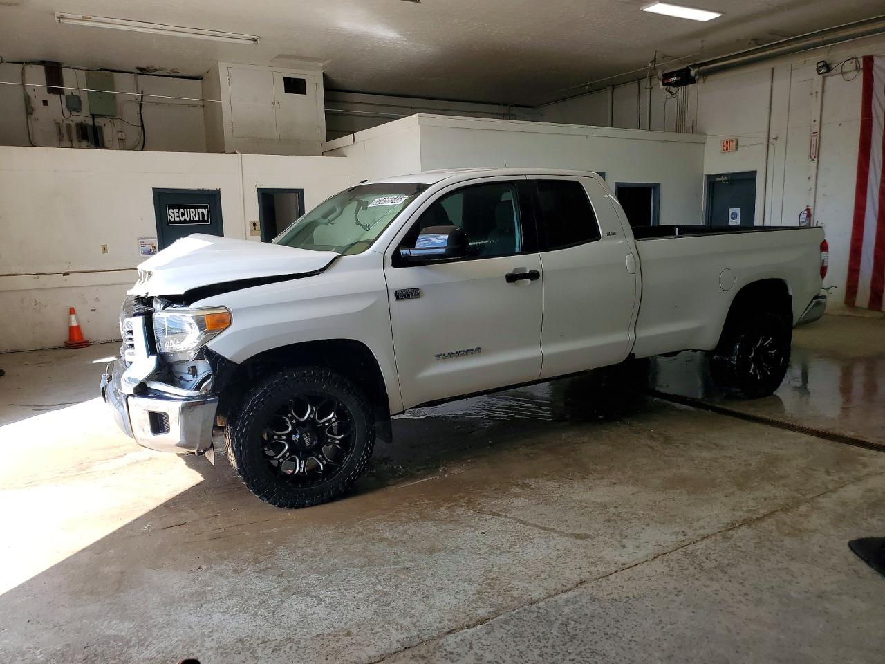 2016 TOYOTA TUNDRA SR | 5TFCY5F12GX019590 | UPCARS