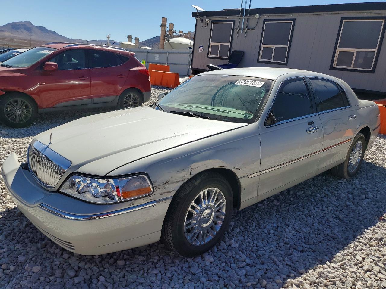 2007 LINCOLN TOWNCAR SIGNATURE | 1LNHM81W37Y611477 | UPCARS