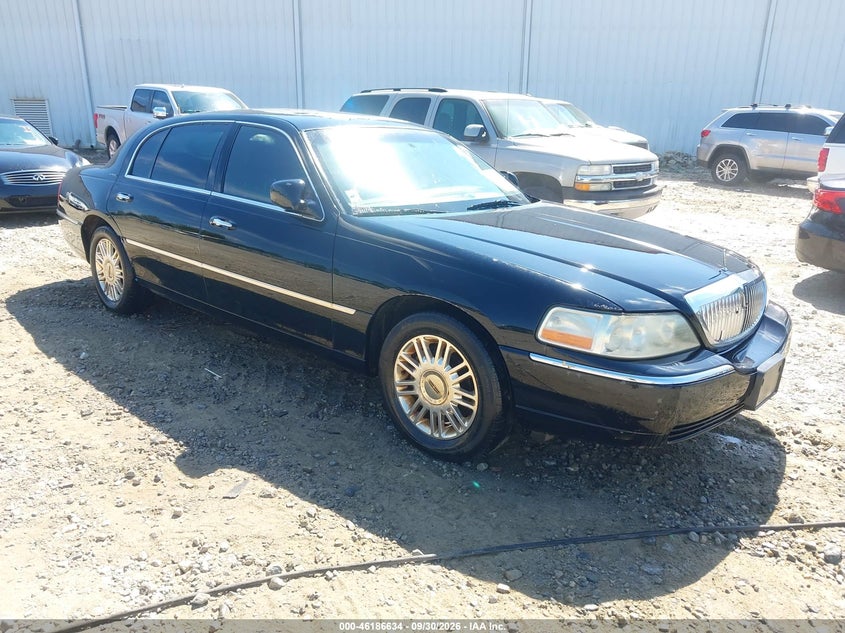 2011 LINCOLN TOWN CAR SIGNATURE L | 2LNBL8FV3BX756911 | UPCARS