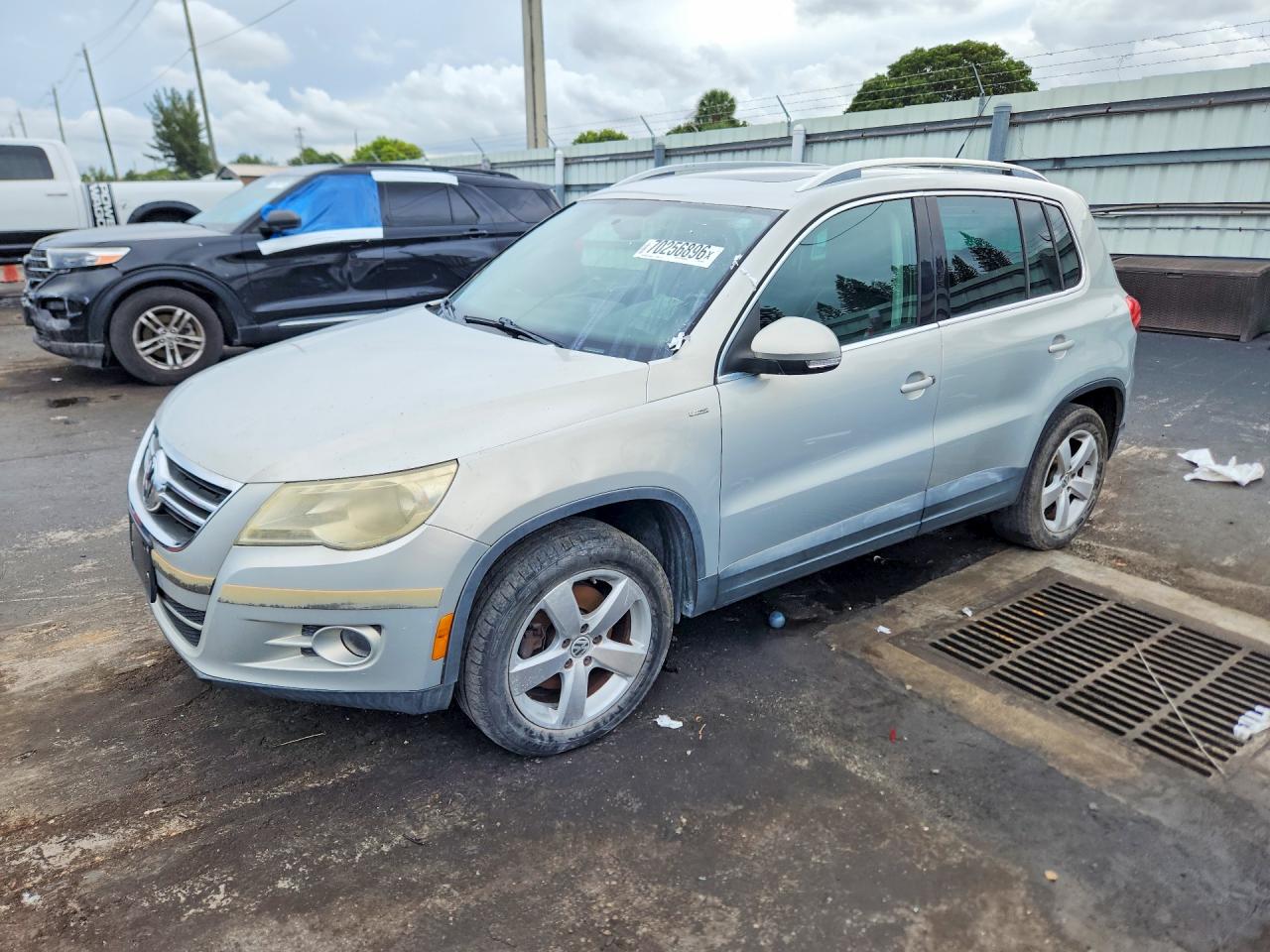 2010 VOLKSWAGEN TIGUAN SE | WVGBV7AX9AW521775 | UPCARS