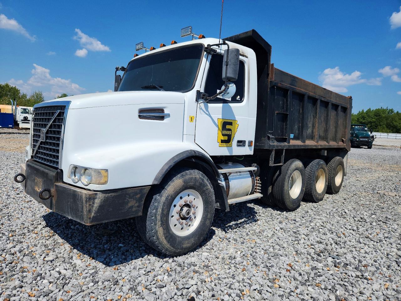 2003 VOLVO VN DUMP TRUCK | 4V5KC9UF23N338493 | UPCARS