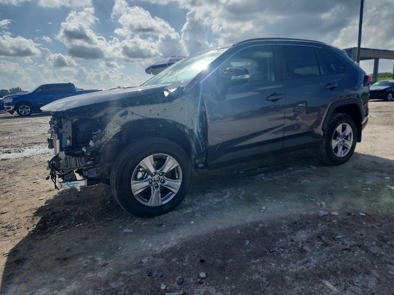 2025 TOYOTA RAV4 XLE | 2T3W1RFVXSW437842 | UPCARS
