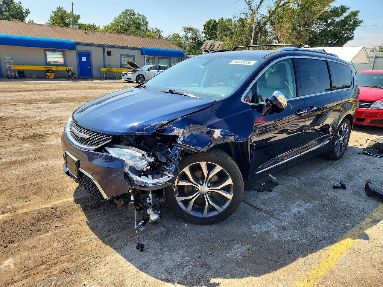 2017 CHRYSLER PACIFICA LIMITED | 2C4RC1GG4HR803905 | UPCARS