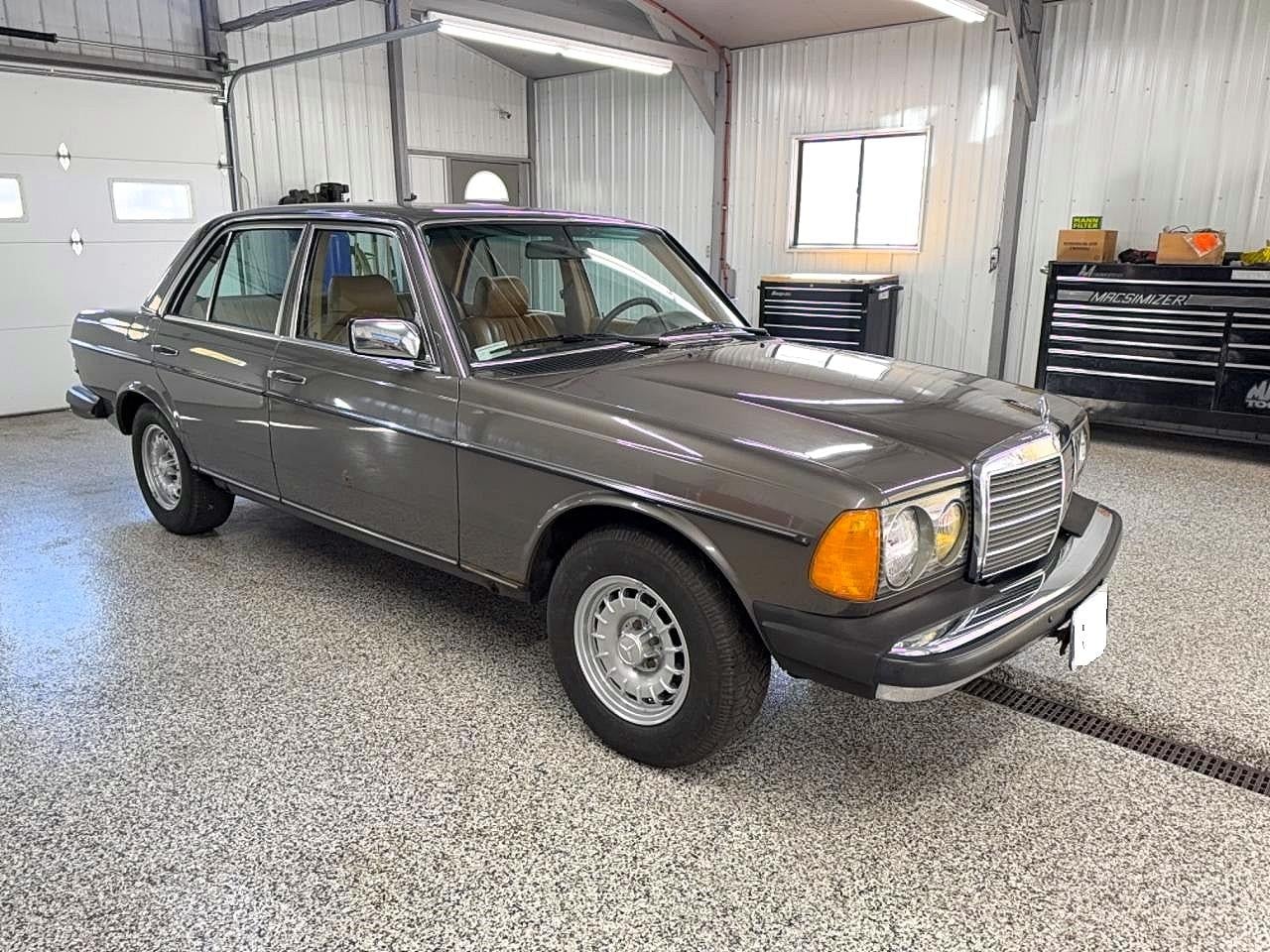 1985 MERCEDES-BENZ 300-CLASS DT | WDBAB33C2FA213944 | UPCARS