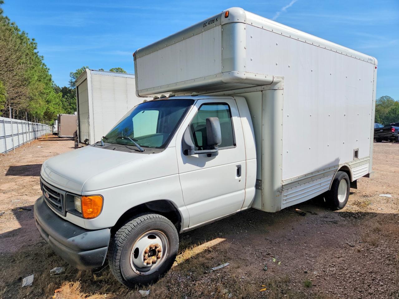 2007 FORD ECONOLIN E450 SUPER DUTY CUTAWAY VAN | 1FDXE45S07DB18324 | UPCARS