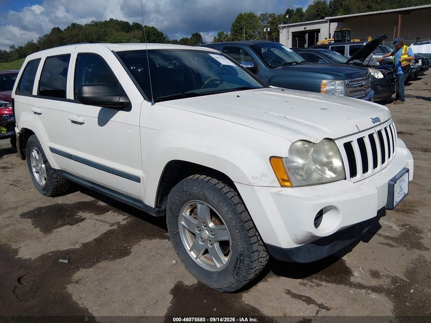 2007 JEEP GRAND CHEROKEE LAREDO | 1J8GR48K17C640396 | UPCARS