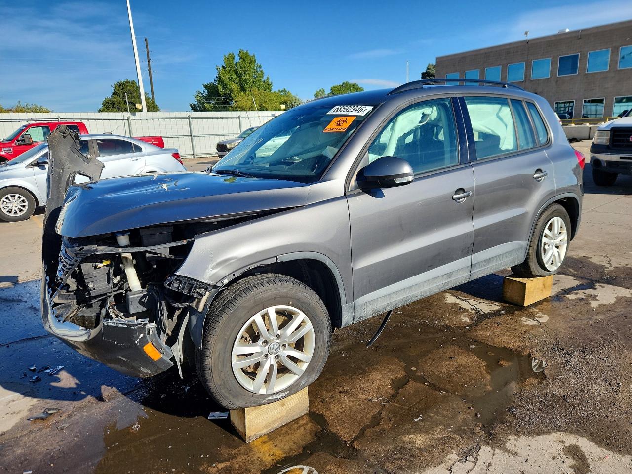 2016 VOLKSWAGEN TIGUAN S | WVGBV7AX7GW574323 | UPCARS