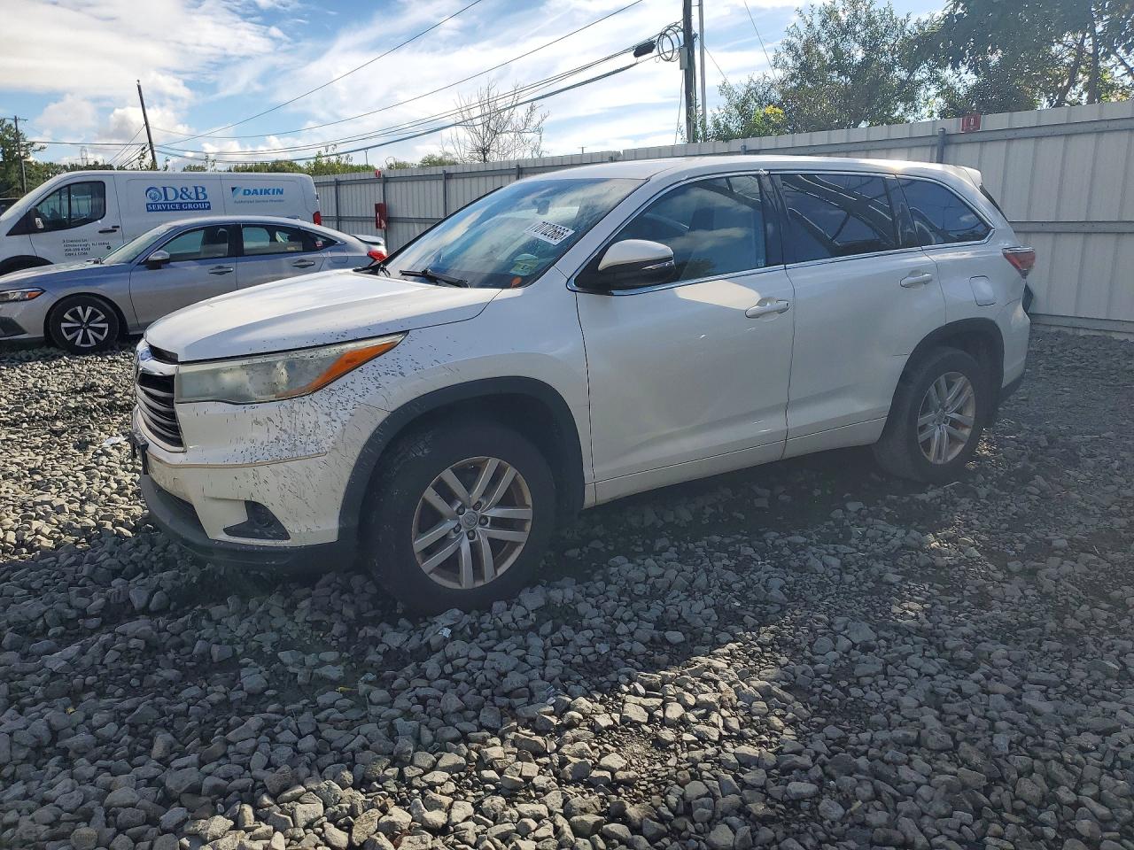 2015 TOYOTA HIGHLANDER LE | 5TDBKRFH8FS109445 | UPCARS