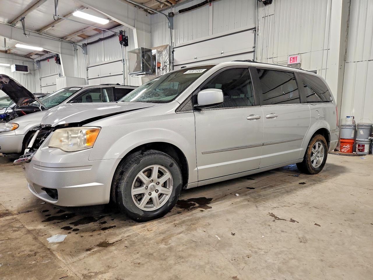 2010 CHRYSLER MINIVAN TOURING | 2A4RR5DX7AR137746 | UPCARS