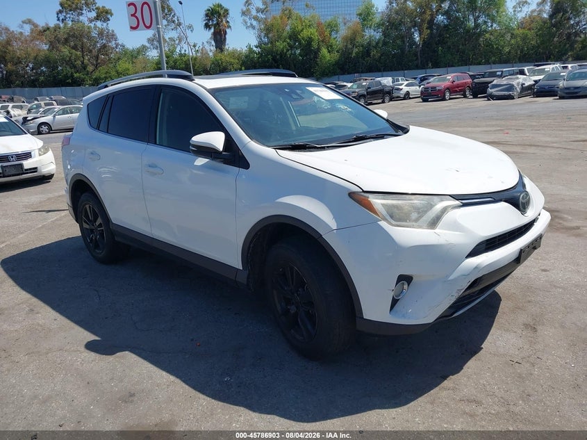 2018 TOYOTA RAV4 XLE | JTMWFREV6JJ733991 | UPCARS