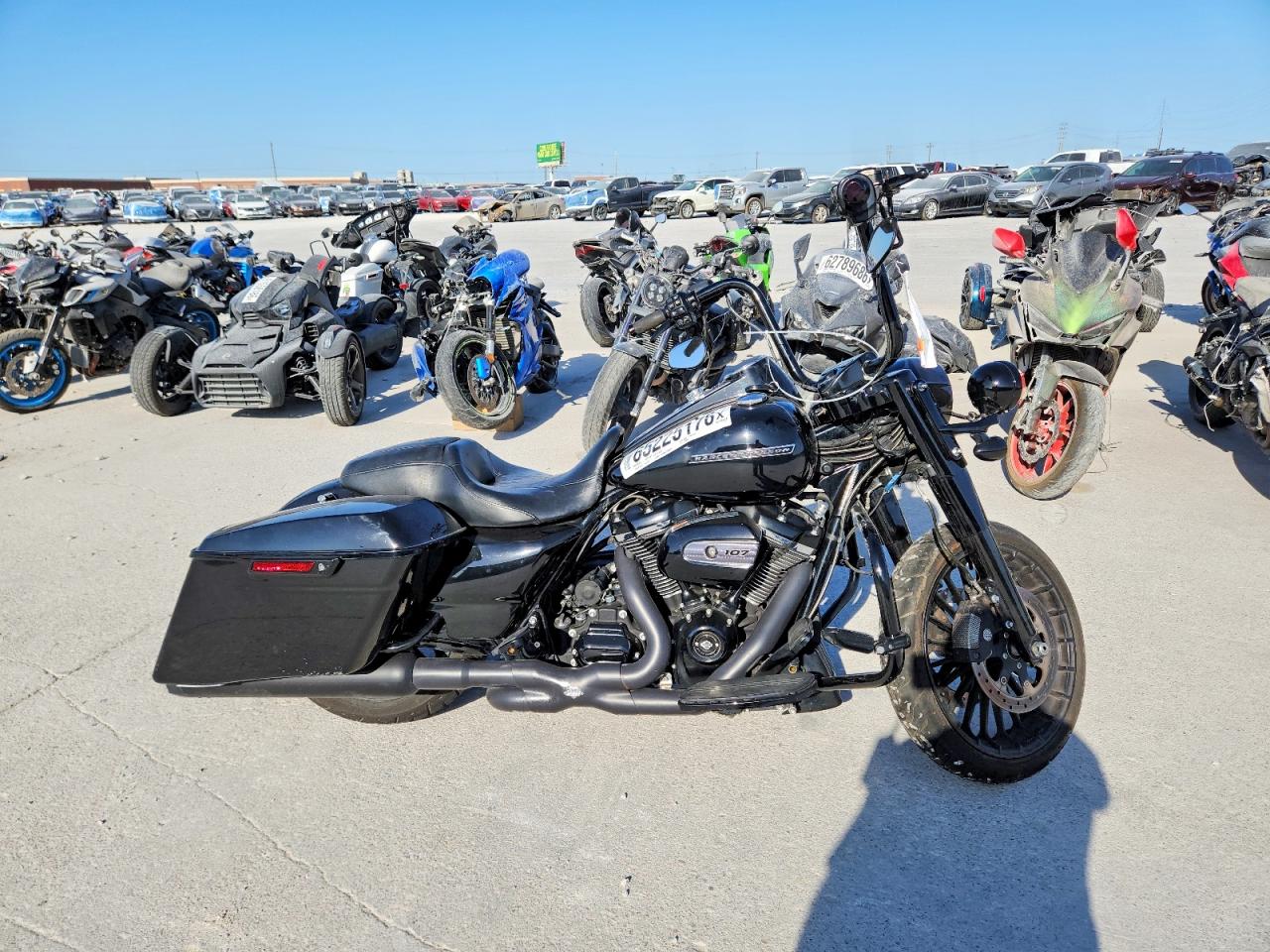 2017 HARLEY-DAVIDSON FL | 1HD1KVC26HB693468 | UPCARS