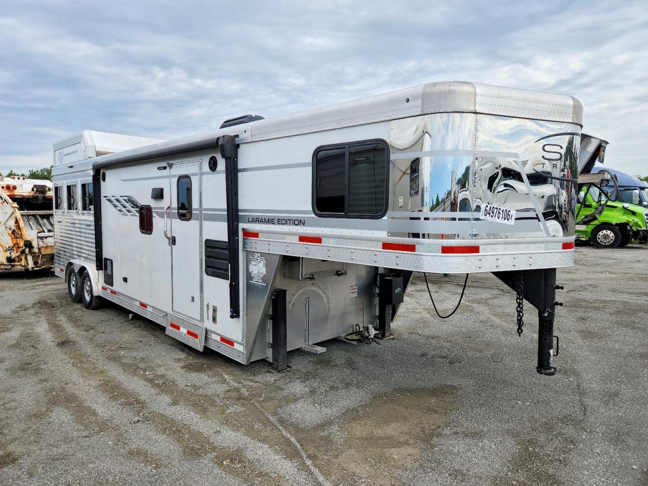 2022 SMC SL8311SRK HORSE TRAILER | 7J2GB3H27N1001762 | UPCARS